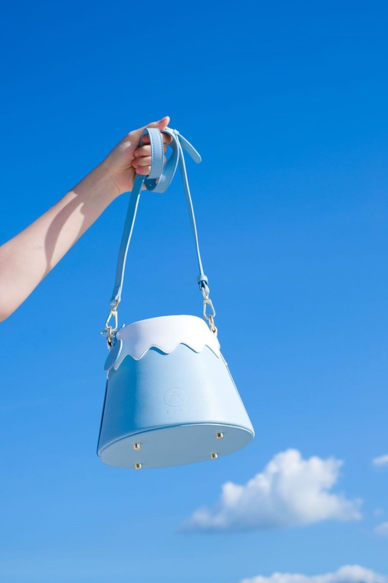 富士山豫園バッグ - 晴れの雪【バレンタインデー・誕生日】 - ショルダーバッグ - 合皮 ブルー