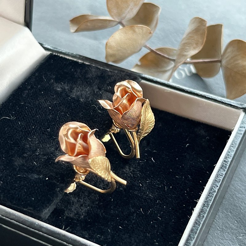 [KREMENTZ two-color 14K gold-filled rose earrings] Vintage American antique jewelry - ต่างหู - วัสดุอื่นๆ 
