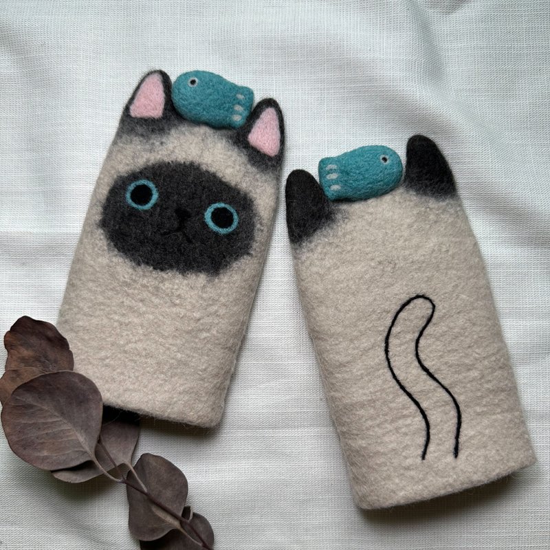 Cat wool felt ticket card holder, document holder, key bag, purely handmade - ที่ห้อยกุญแจ - ขนแกะ สีกากี