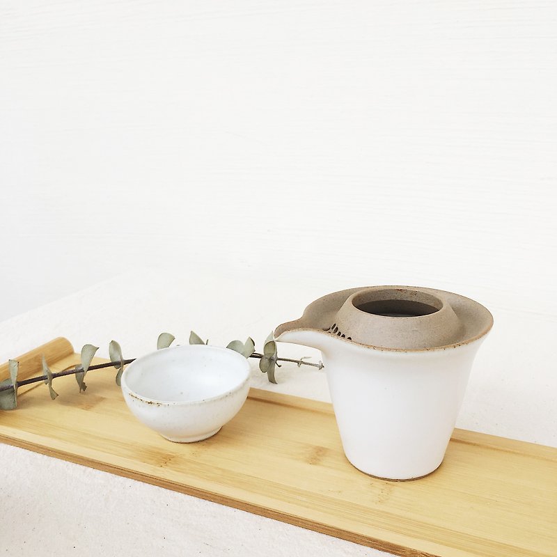 Hand-made ceramic travel one pot of tea (pure white) - Teapots & Teacups - Pottery White