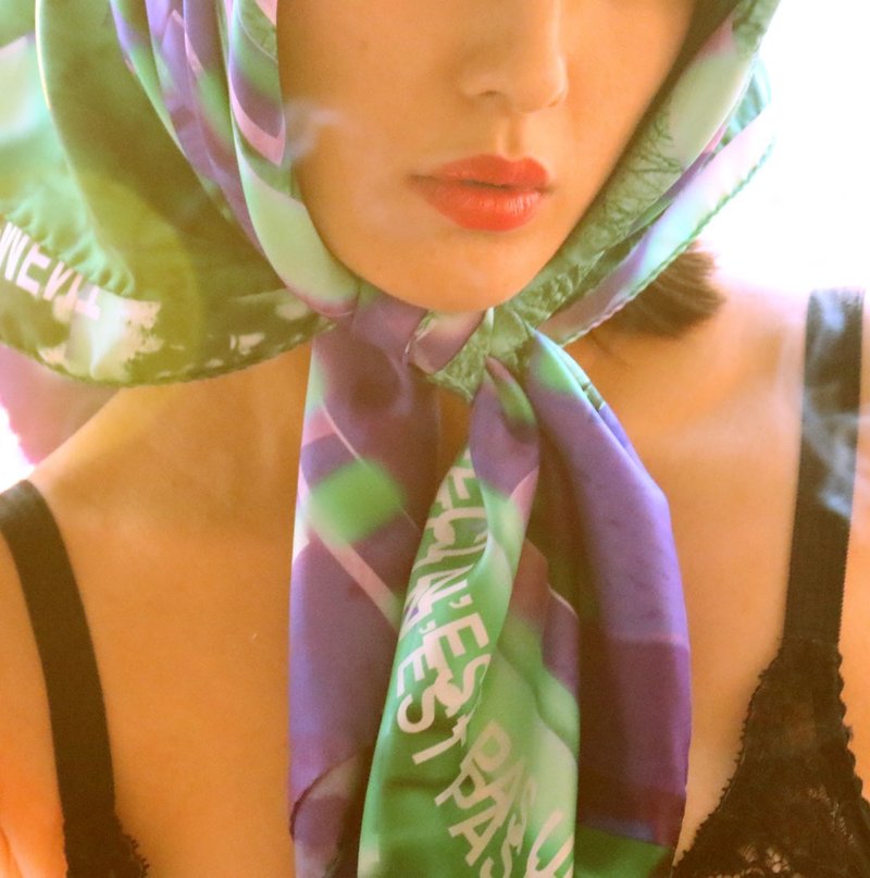 Ceci n'est pas un vetement - French print scarf - Made in Italy - ผ้าพันคอ - ผ้าไหม สีเขียว
