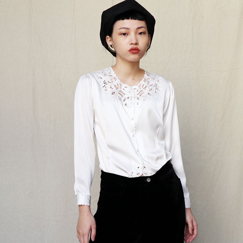 Pumpkin Vintage. Vintage crew neck cutout white chiffon shirt - Women's Shirts - Other Materials White