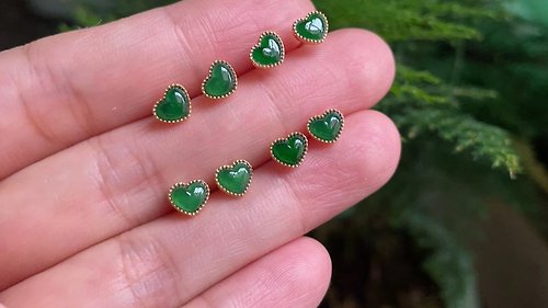 翡翠輕珠寶．新中式飾物  㻩(jade jewelry) 【一生一心】濃綠滿色翡翠心型18K金滾珠耳釘