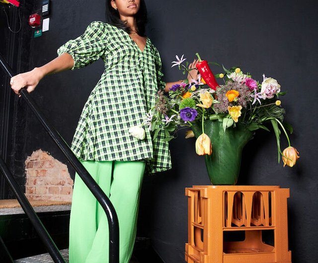 ライオン持ち手の緑色花瓶 ライオン持ち手の緑色花瓶