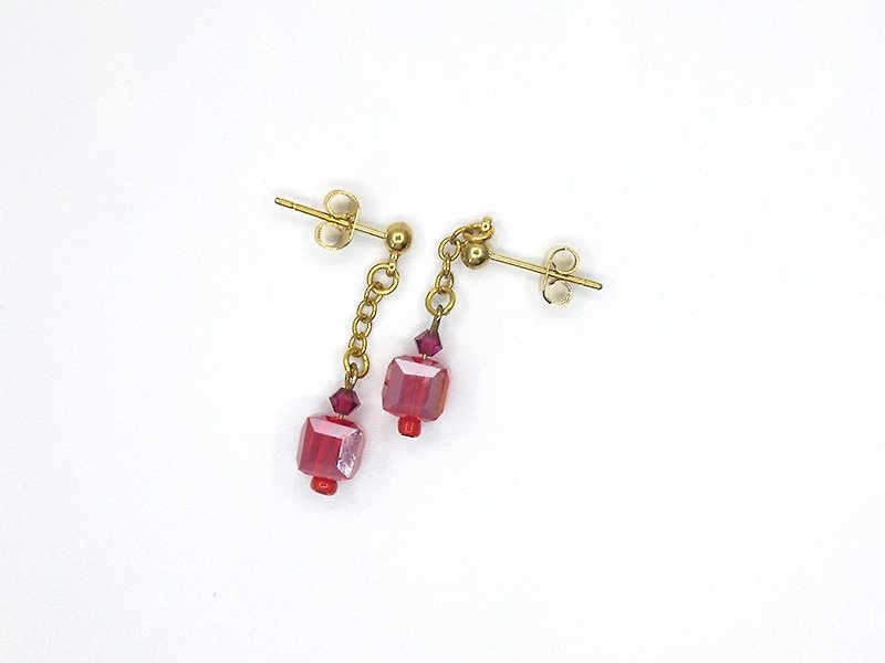 Cranberry crystal earrings Clip-On - ต่างหู - เครื่องเพชรพลอย สีแดง