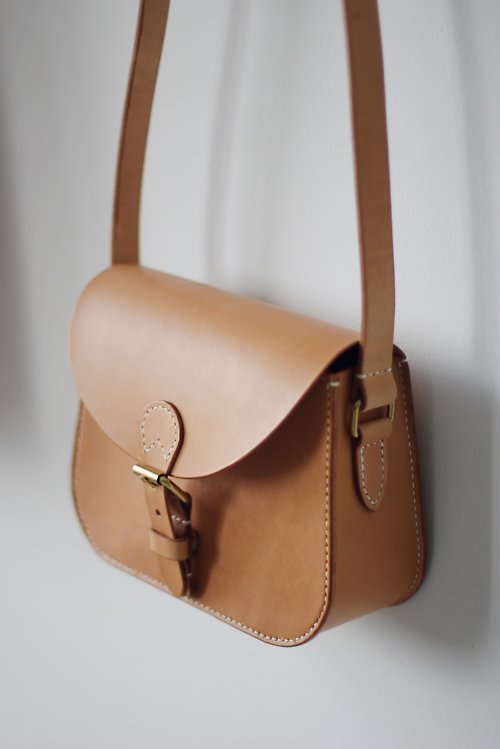 Handmade Handcrafted Vegetable Tanned Leather Doctor Bag Frame Bag - Shop  MouMou Leather Craft Handbags & Totes - Pinkoi