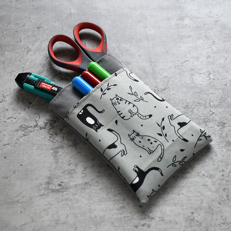 Double-layer pocket type doctor's gown pencil case_Illustration Black Cat - กล่องดินสอ/ถุงดินสอ - ไนลอน สีดำ