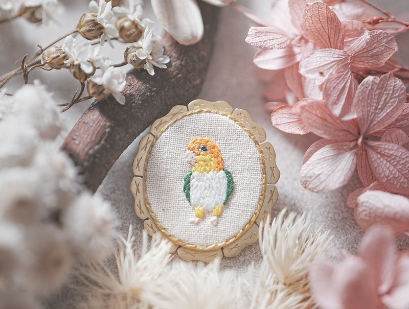 ni.kou Bronze Embroidered Brooch Pin Keck Parrot - Gold Head Keck - Brooches - Copper & Brass 