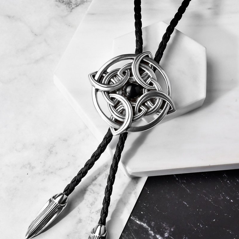 Celtic Knot Paul Tie Bolo Tie Genuine Leather Necklace Leather Cord Tie Long Necklace - เนคไท/ที่หนีบเนคไท - หนังแท้ สีเงิน