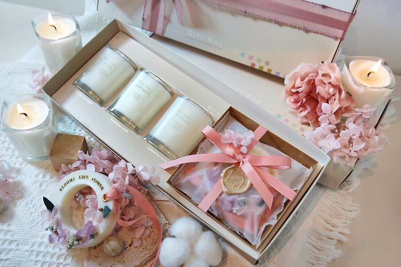 \ SPRING Special / Gift Box Of 3 Mini Candles & 1 Scented Wax Sachet - เทียน/เชิงเทียน - ขี้ผึ้ง ขาว