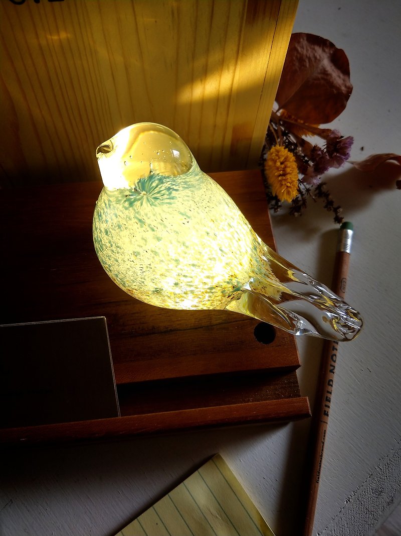 檜木晶球燈名片座 藍鳥造型 免費客制刻字服務 - 名片架/名片座 - 木頭 透明