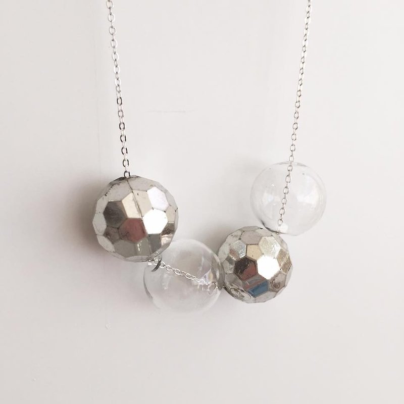 Laperle << >> series of psychedelic flashing silver clubbing geometric glass ball necklace necklace Golden Silver Color Glass Ball Necklace Geometric - สร้อยติดคอ - แก้ว สีเงิน