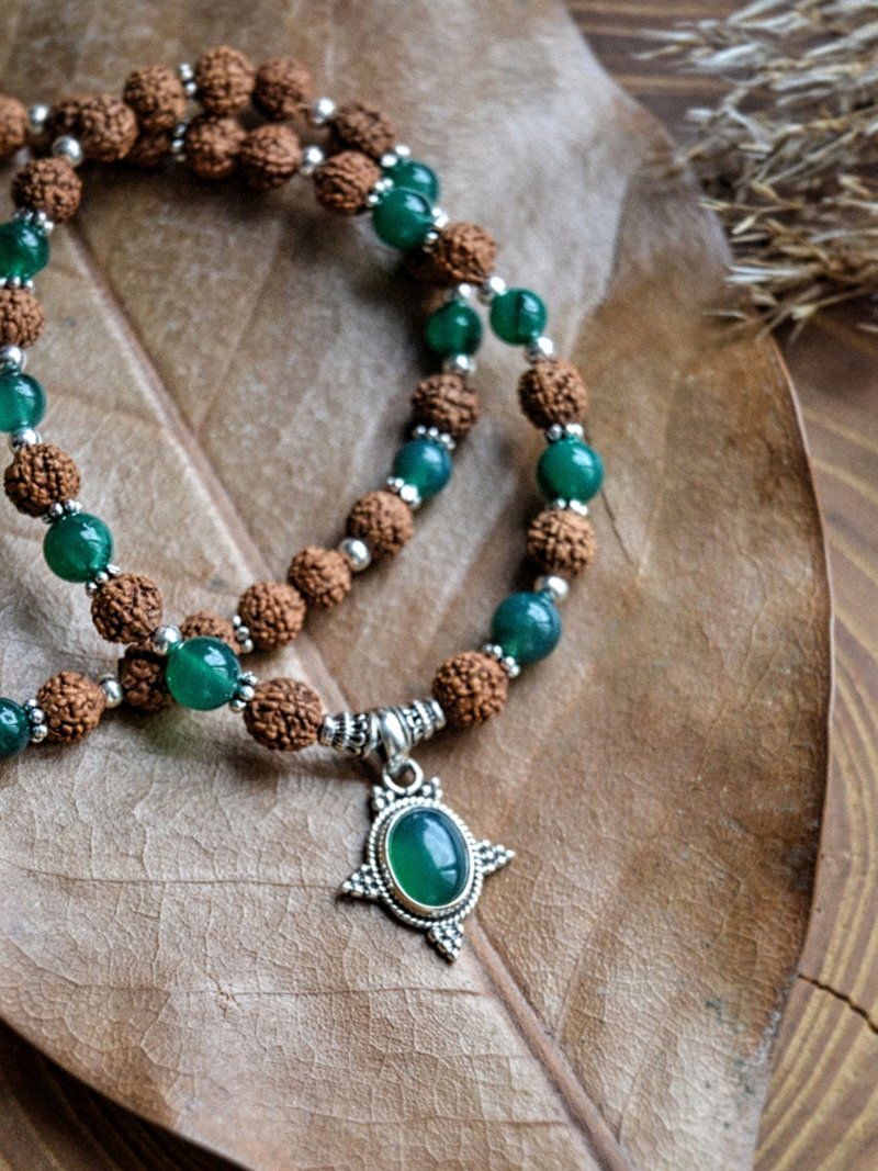 Rudraksha beads Necklace choker with green stone Chrysoprase Pendant - สร้อยคอ - เครื่องประดับพลอย สีเขียว