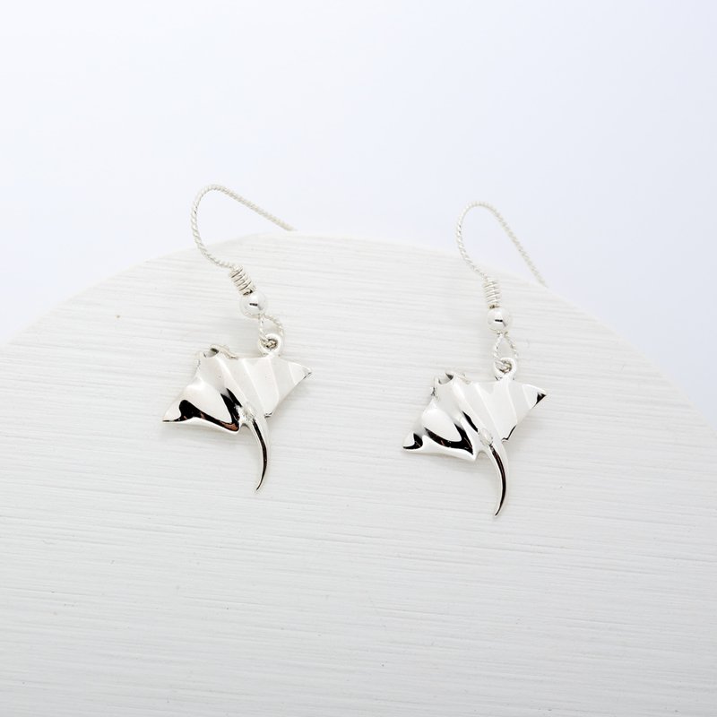 Manta Stingray s925 sterling silver earrings (changeable ear clips) gift - ต่างหู - เงินแท้ สีเงิน