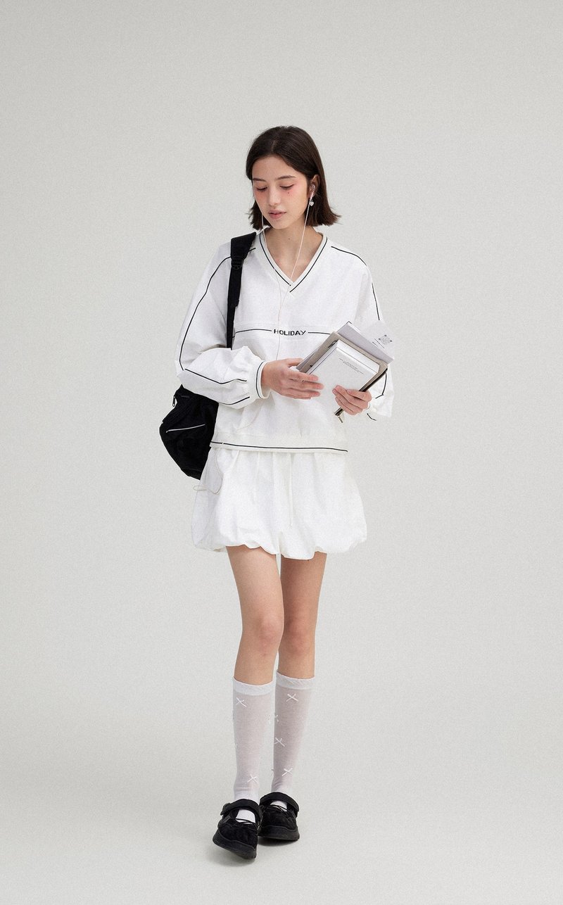 holiday假期女孩 復古運動感V領上衣 花苞短裙套裝 - 女上衣/長袖上衣 - 其他材質 白色