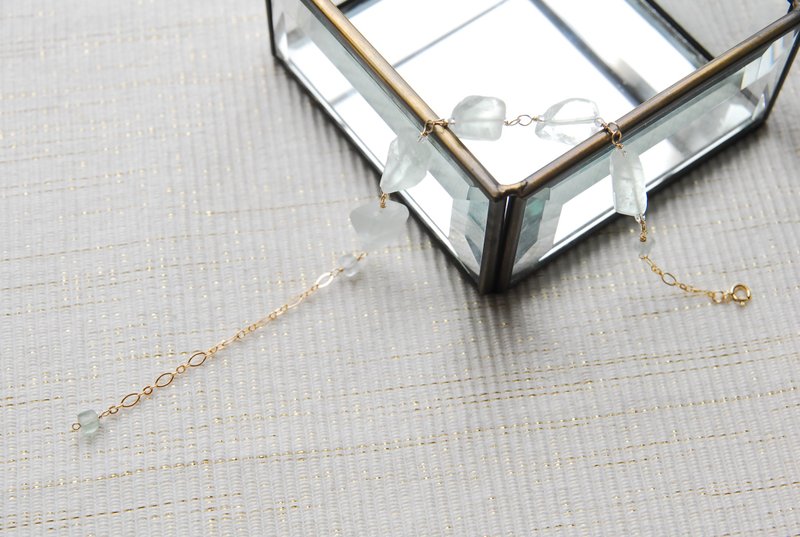 ラフロックフローライトの５石のブレスレット　薄緑１４kgf - 手鍊/手環 - 半寶石 綠色