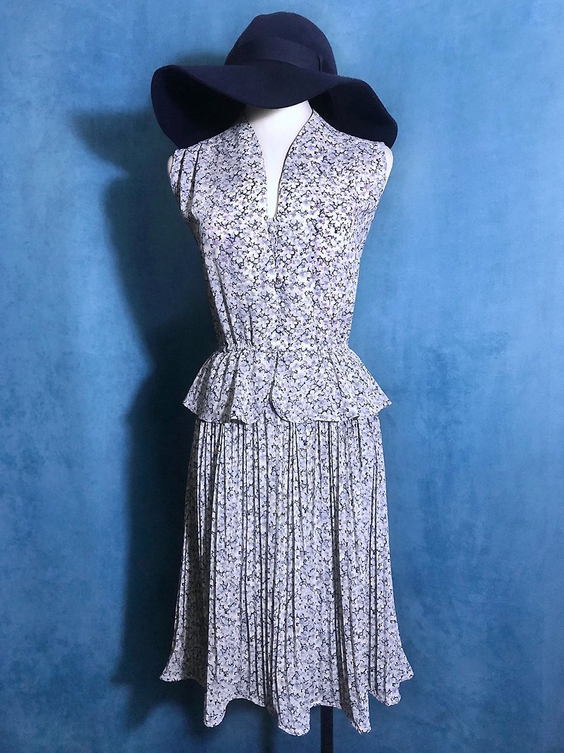 Ruffled flower sleeveless vintage dress / brought back to VINTAGE abroad - ชุดเดรส - เส้นใยสังเคราะห์ ขาว