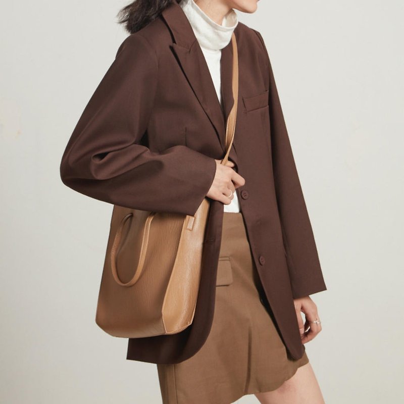 Khaki brown classic minimalist 4 color square large capacity tote bag PU soft leather child tote bag iPad bag - กระเป๋าแมสเซนเจอร์ - หนังเทียม สีกากี