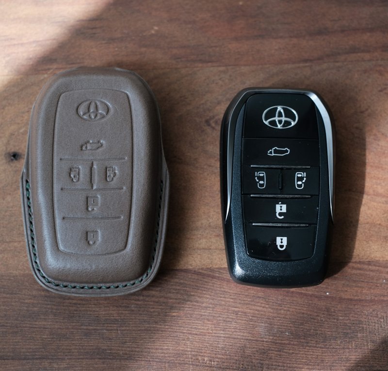 Shape it  | Handmade Leather toyota  key Case.Car Key Holder - ที่ห้อยกุญแจ - หนังแท้ หลากหลายสี