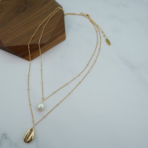 panne Freshwater Pearl and Gold Cowrie Shell on 2 Layers Necklace