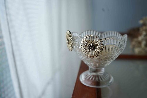 guii古意雜貨 歐洲雜貨-細緻向日葵太陽花銀色古董胸針耳環組-耳環
