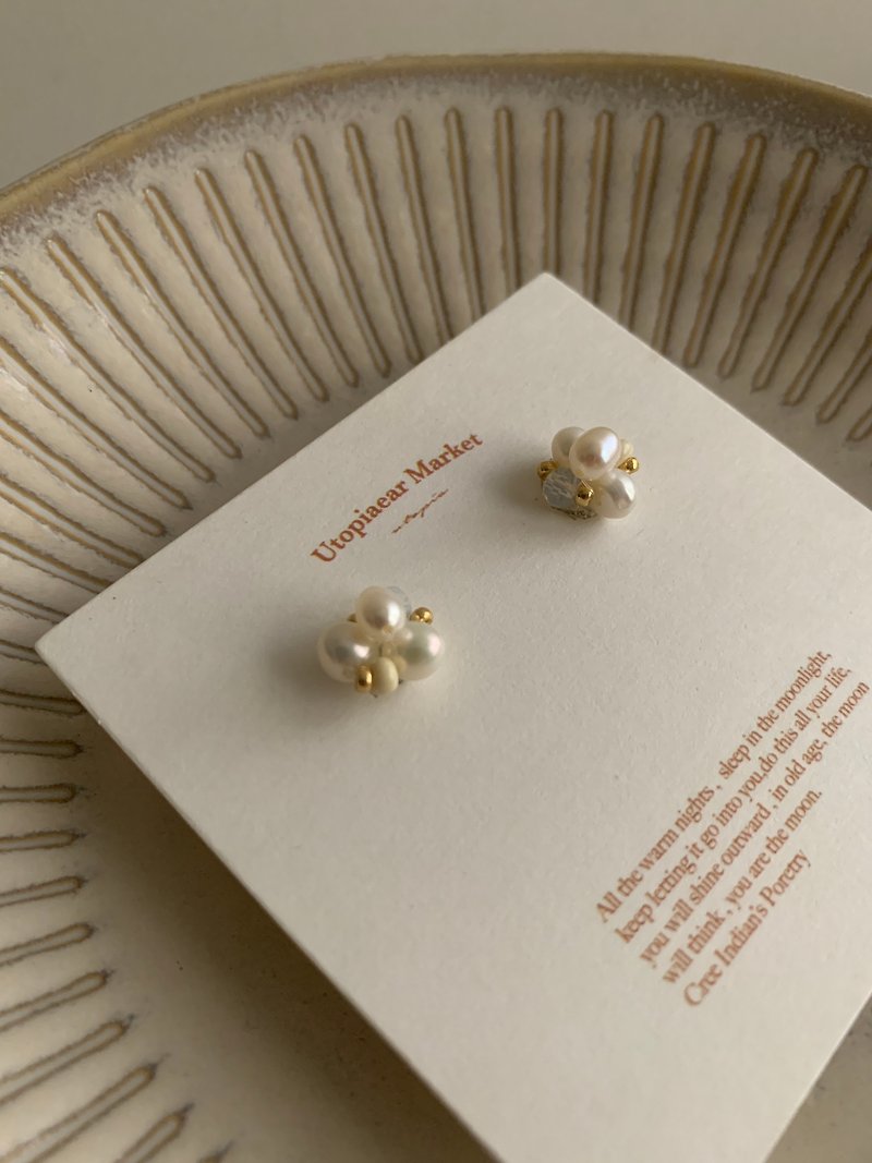 Utopiaear | Pearl foam freshwater pearl beading artisan handmade jewelry - ต่างหู - แก้ว 