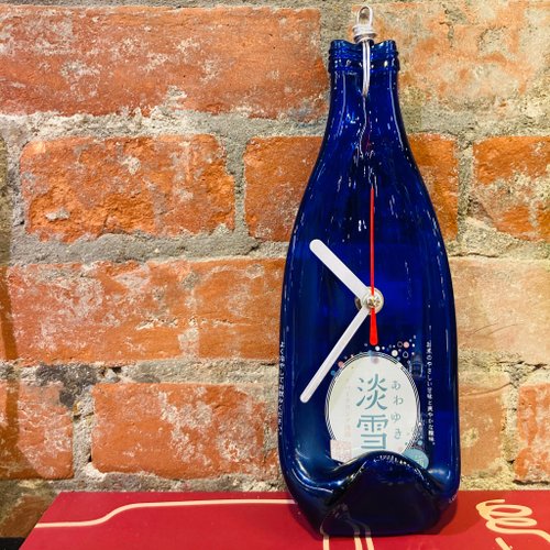 時計に恵まれた白い鶴の小雪スパークリング酒瓶時計壁掛け時計 - ショップ Flat Wine Bottle Art 時計 - Pinkoi