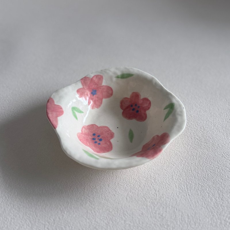 Hand-Painted Red Flower Deep Dish / Hua Xi Small Plate - จานและถาด - ดินเผา 