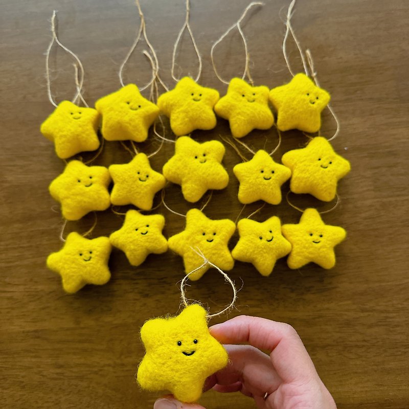 Wool Felt Smiling Fat Star Pendant/Keychain - Keychains - Wool Yellow