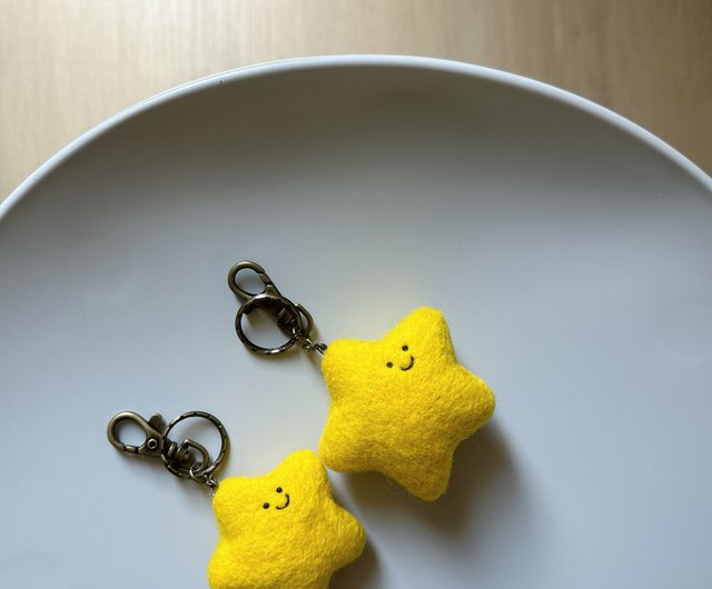 羊毛フェルトのスマイルふっくら星のオーナメント/キーホルダー