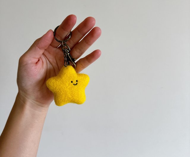 羊毛フェルトのスマイルふっくら星のオーナメント/キーホルダー
