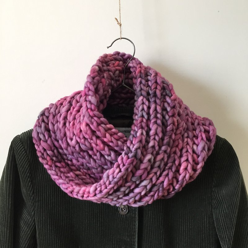 シャオ暖かい手織物メリノウール手染めの糸短いビブベリー - スカーフ - ウール ピンク