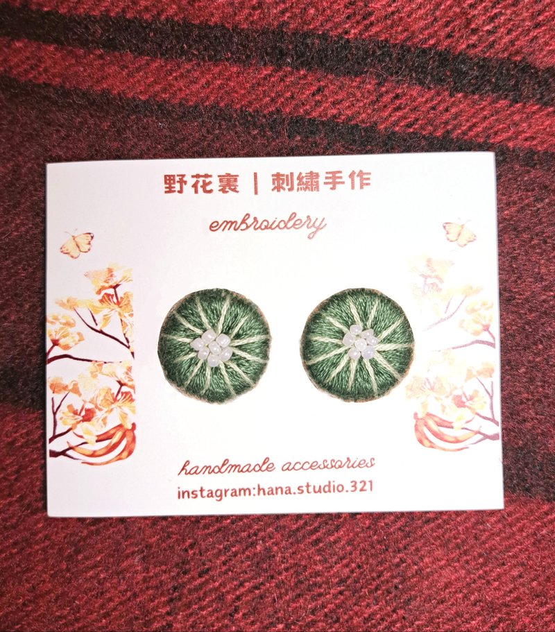 Christmas green handmade embroidered earrings - ต่างหู - งานปัก สีเขียว