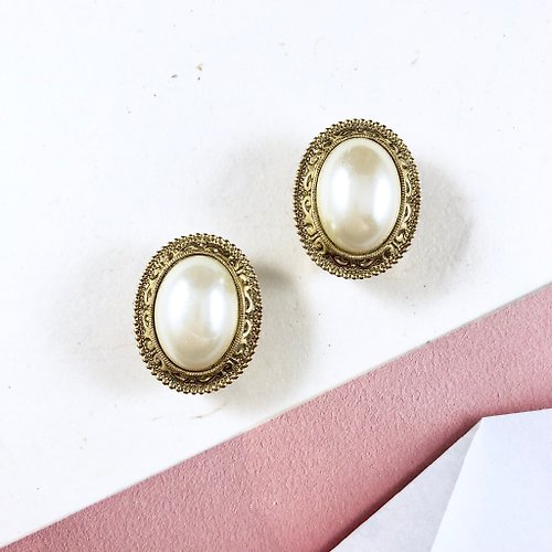 BOITE LAQUE Vintage 70s Classic Gold Pearl Earrings