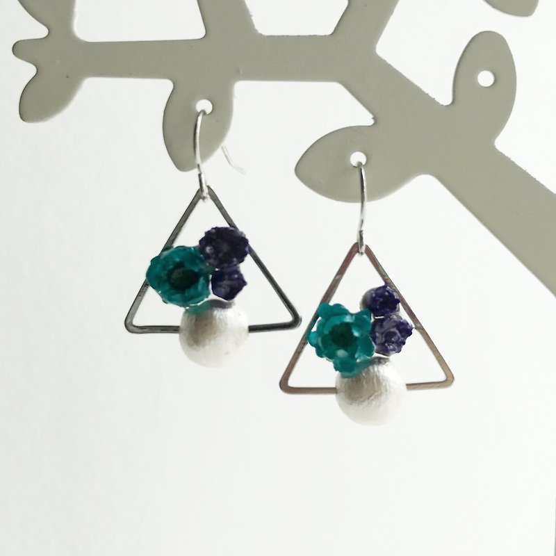 [Fleur d'amour] lake blue / dark purple Japanese small chrysanthemum Japanese cotton pearl earrings copper plated ear acupuncture (turn ear clip) Christmas gifts - ต่างหู - พืช/ดอกไม้ สีน้ำเงิน