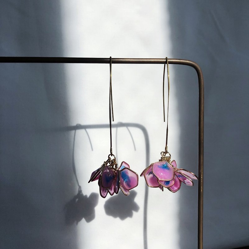 Vingtsix pink blue fishing bouquet petal earrings/ Clip-On can - ต่างหู - ลินิน สึชมพู