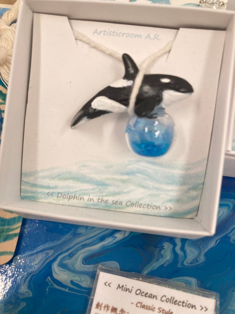 Active Orca Ocean Necklace - สร้อยคอ - เรซิน สีน้ำเงิน