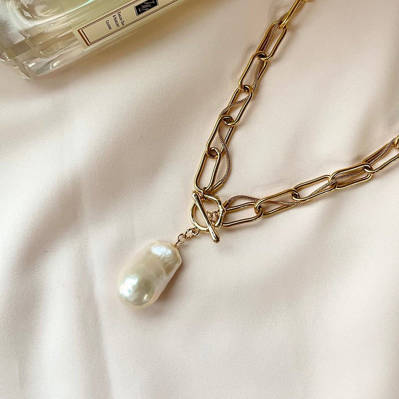 Shining European and American Fashion Baroque Shaped Big Pearl Gold OT Buckle Titanium Steel Necklace - สร้อยคอ - ไข่มุก 