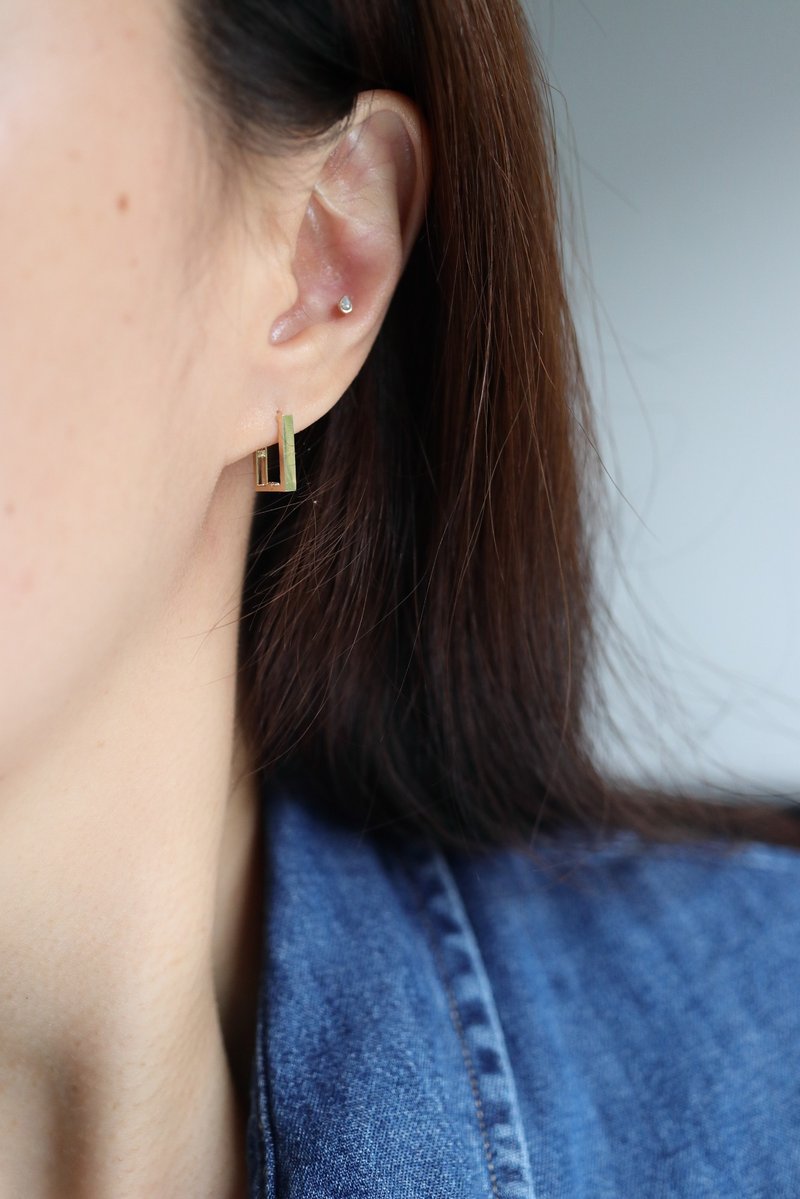 14K Medium Square Lock Earring 方形金耳扣耳環 - 耳環/耳夾/耳骨夾 - 貴金屬 金色
