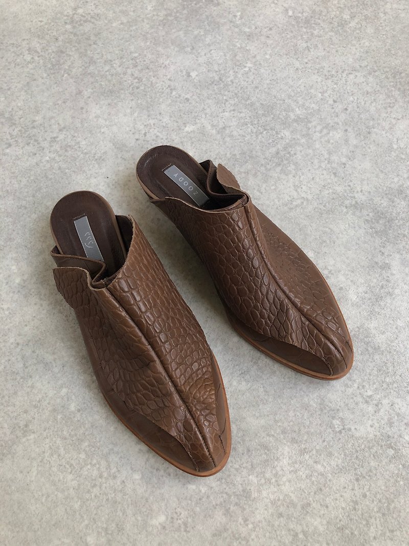 [Transformation Sale] Sample shoes / lotus / #37 - Slippers - Genuine Leather Brown