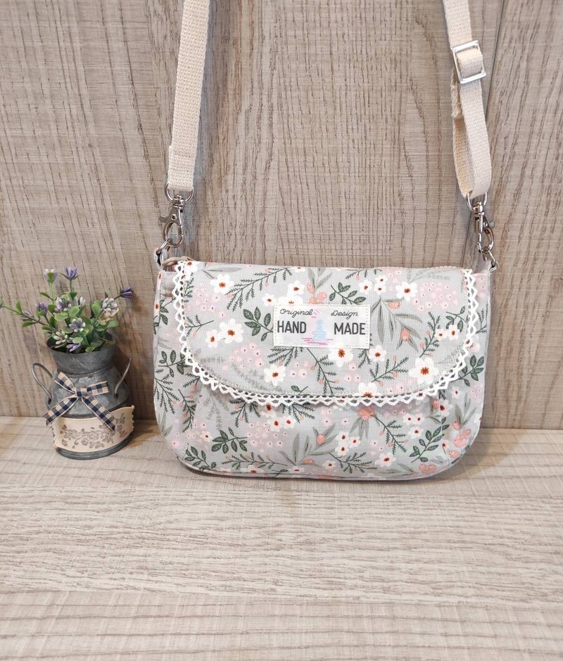 Multifunctional arc small bag--vanilla plant - กระเป๋าถือ - ผ้าฝ้าย/ผ้าลินิน 