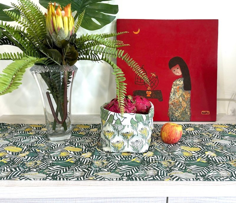 Taiwan exclusive_aLoveSupreme South Africa hand-painted long tablecloth_South African bush_green background with yellow flowers - ผ้ารองโต๊ะ/ของตกแต่ง - ผ้าฝ้าย/ผ้าลินิน 