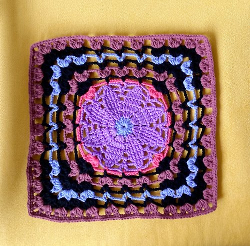 The Heyday Shop 沙發椅子專用 頭靠小毯子 復古花樣祖母格 紫色夢幻 編織小毯