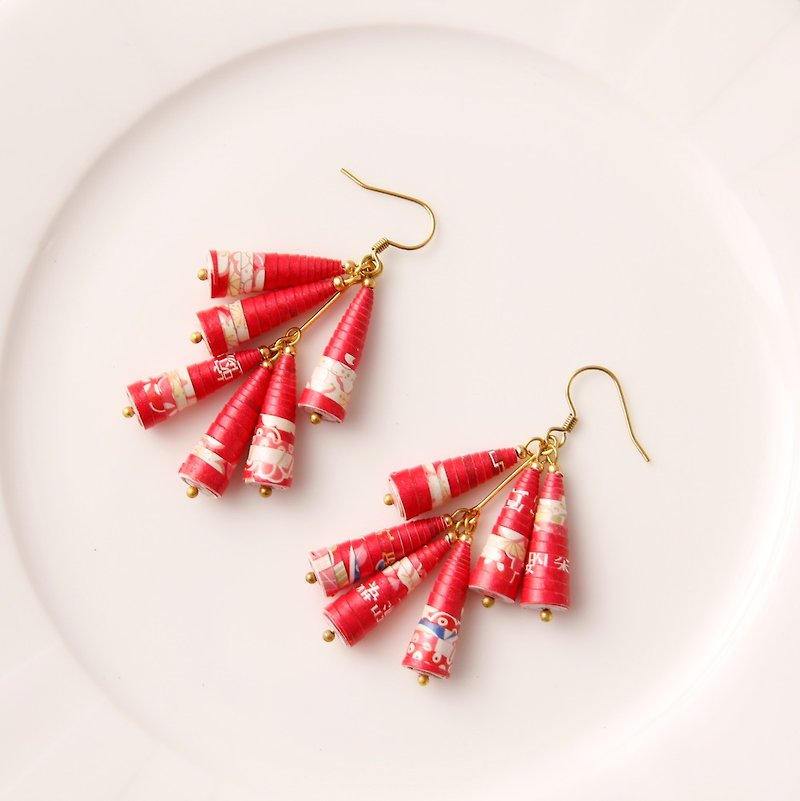 [small roll paper hand made / paper art / jewelry] red pearl pattern double awl earrings - Earrings & Clip-ons - Paper Red
