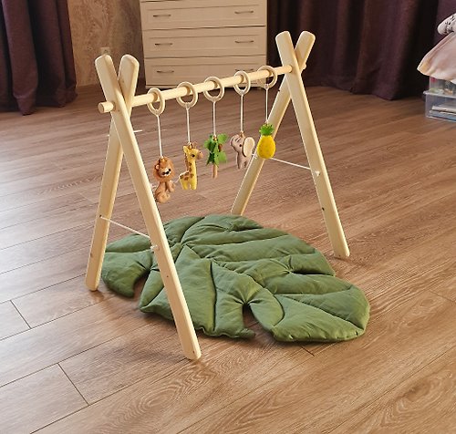 FeltGiftFinds Wooden Baby Play Gym, safari gym toys, baby gym with toy set, mat baby gym