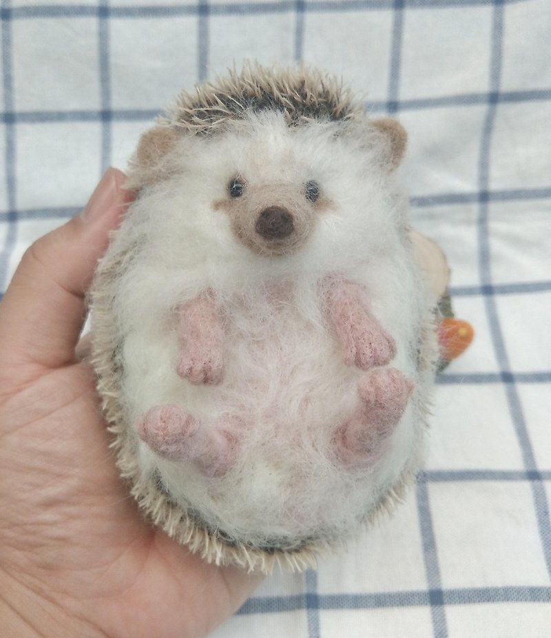 Needle Felt Animal Pet Hedgehog Portrait Commemorate Life-size (custom-made) - ของวางตกแต่ง - ขนแกะ สีกากี