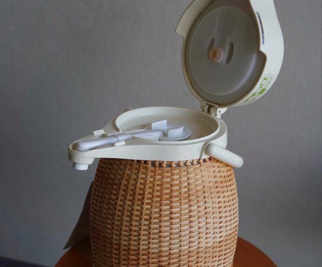 Zojirushi Japan Showa Handmade Rattan Kettle Push-on Kettle Magic Bottle  Insulated Kettle - Shop the-old-soul Vacuum Flasks - Pinkoi