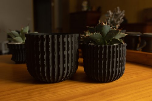 CURVE （Black）6,7,8号 3点セット 作家鉢 アガベ 大型 BLACK PLASTIC POT【CUBE TYPE】7.5cm×6.5cm 黒 プラ鉢 3号