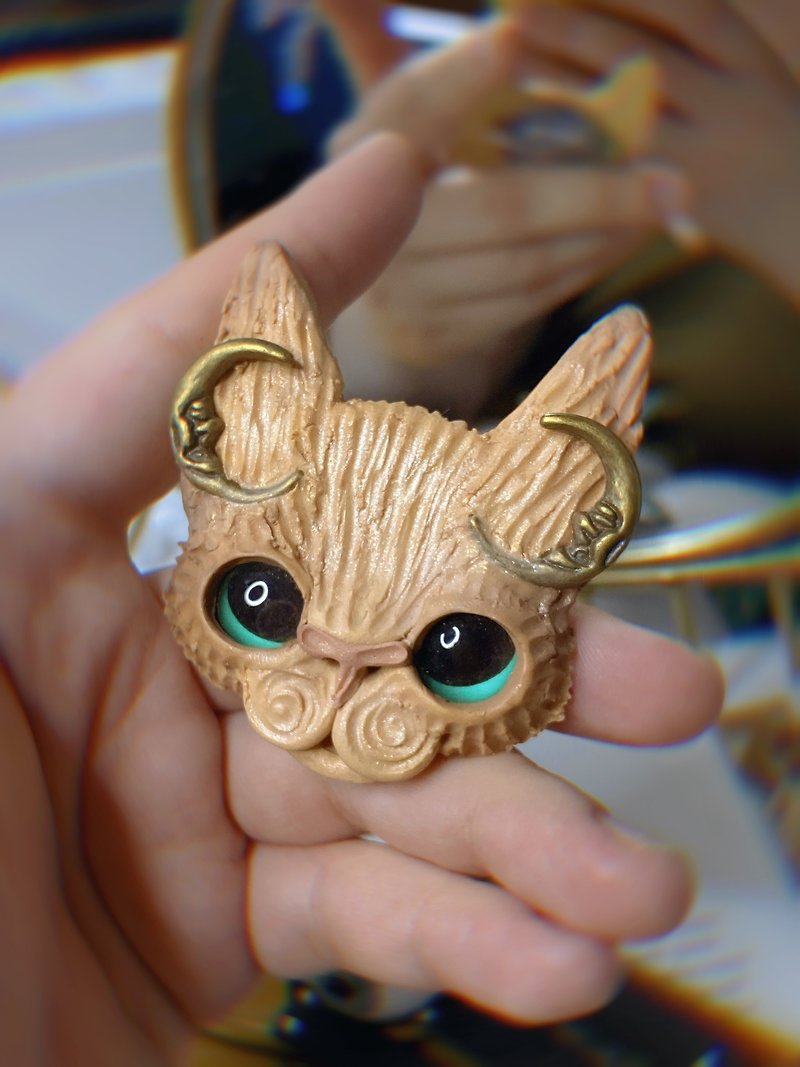 Ancient Moon Cat Brooch OOAK - เข็มกลัด - วัสดุอื่นๆ สีนำ้ตาล