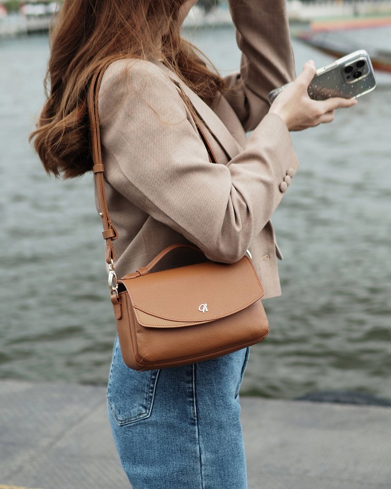 Megan (Tan):  Crossbody bag, Cow leather, Brown, Light weight, Mini bag - 手提包/手提袋 - 真皮 咖啡色